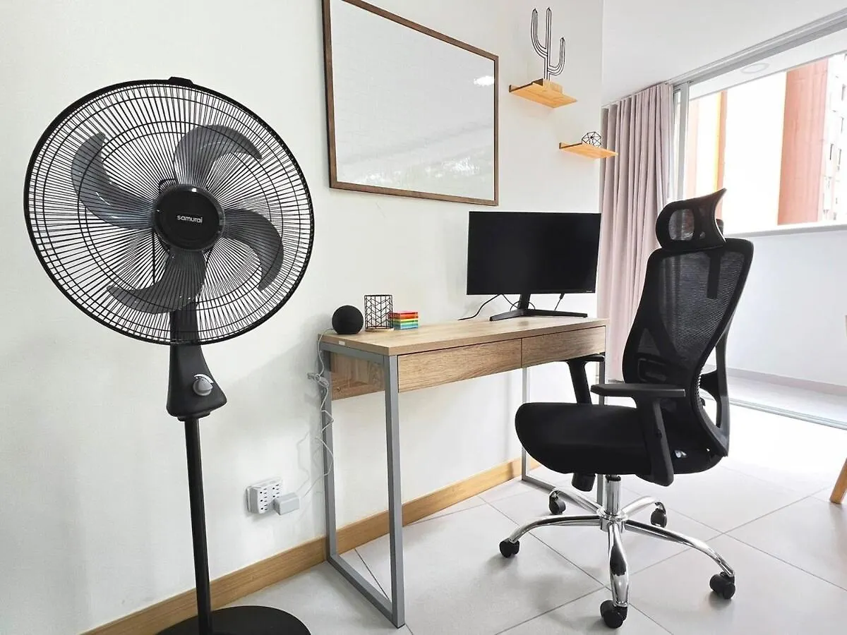 Apartamento Con Terraza Y Vista En 메딜린 0*,